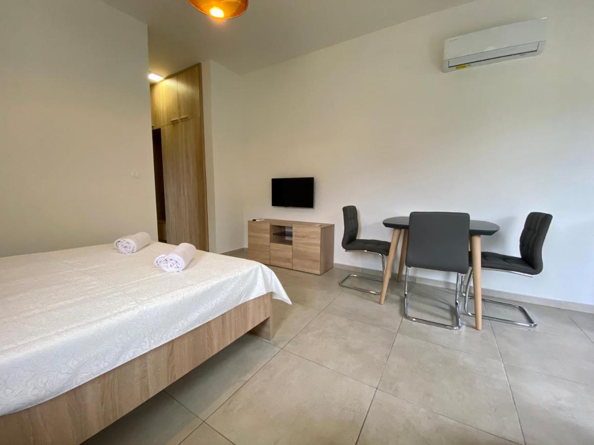 Villa Dolphin Apartments Petrovac Exterior photo