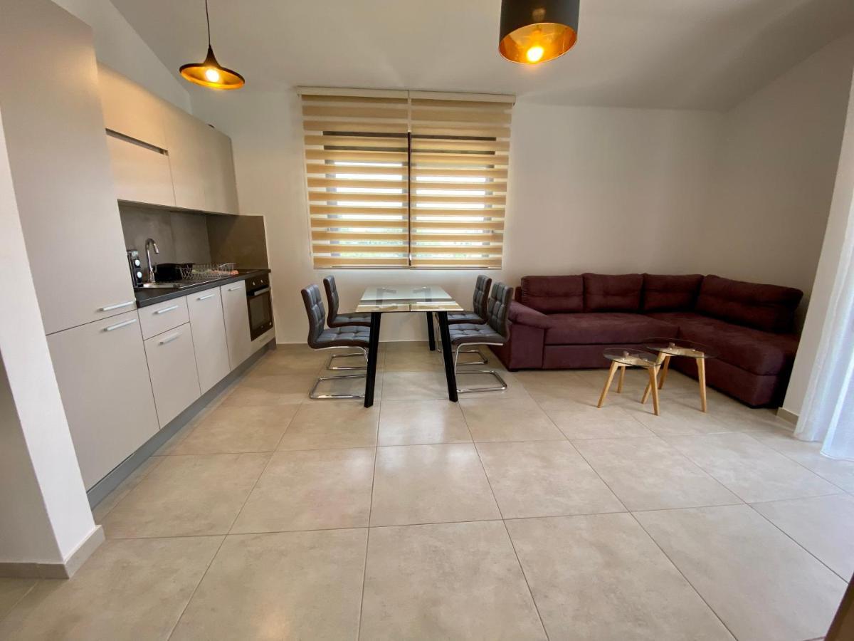 Villa Dolphin Apartments Petrovac Exterior photo