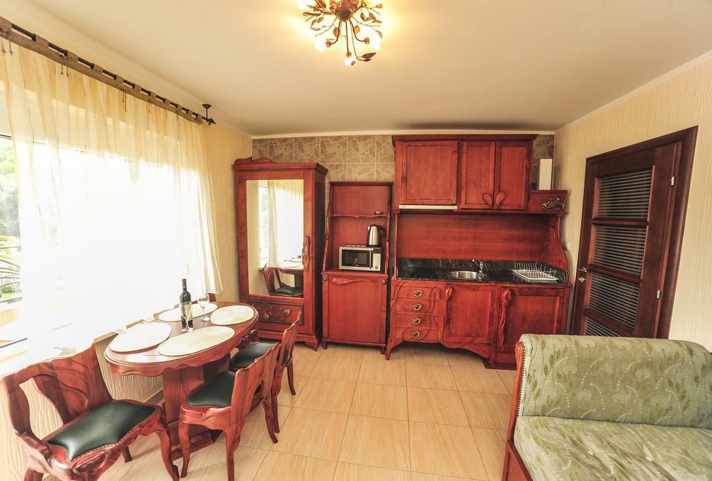 Villa Dolphin Apartments Petrovac Exterior photo