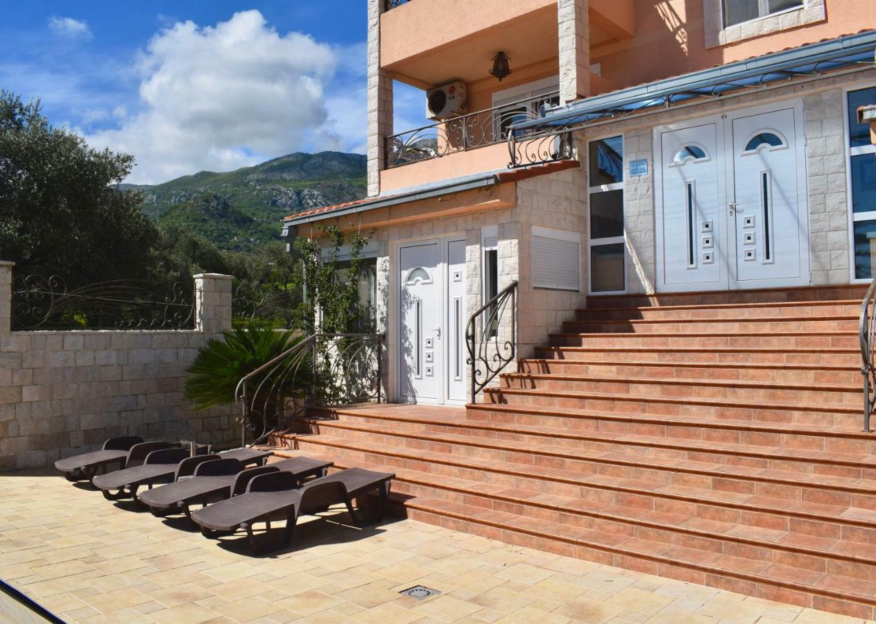 Villa Dolphin Apartments Petrovac Exterior photo