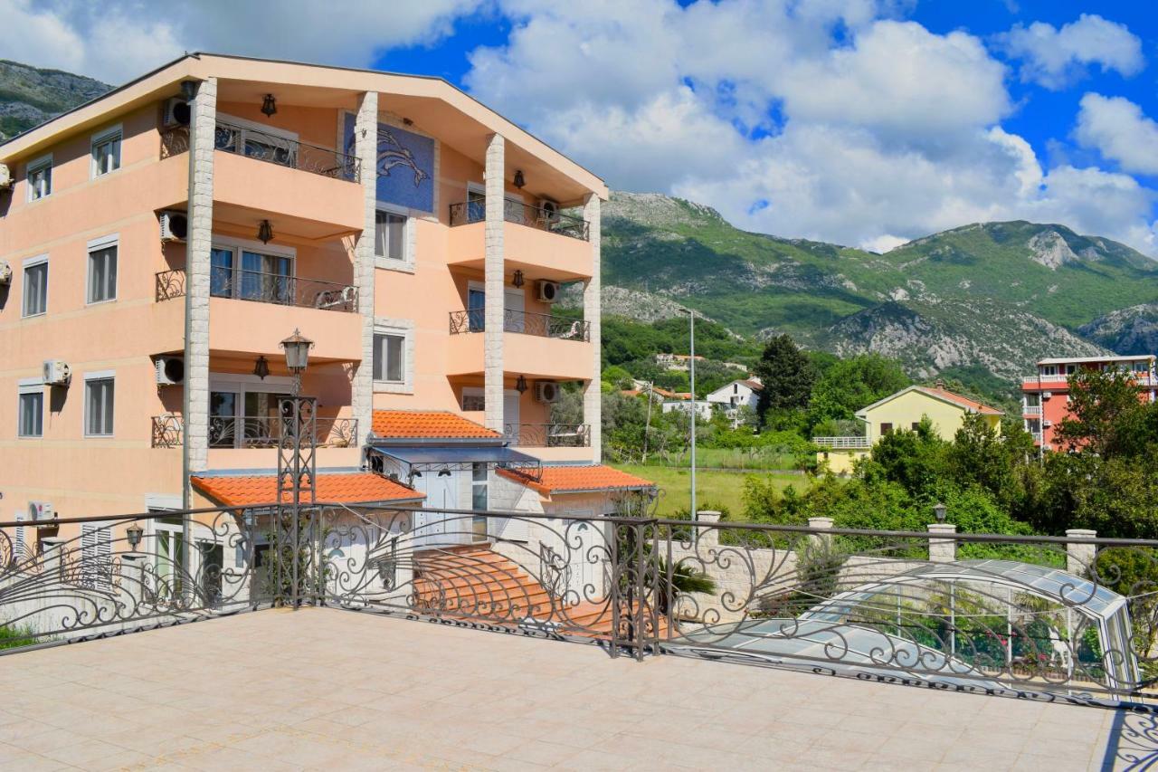 Villa Dolphin Apartments Petrovac Exterior photo