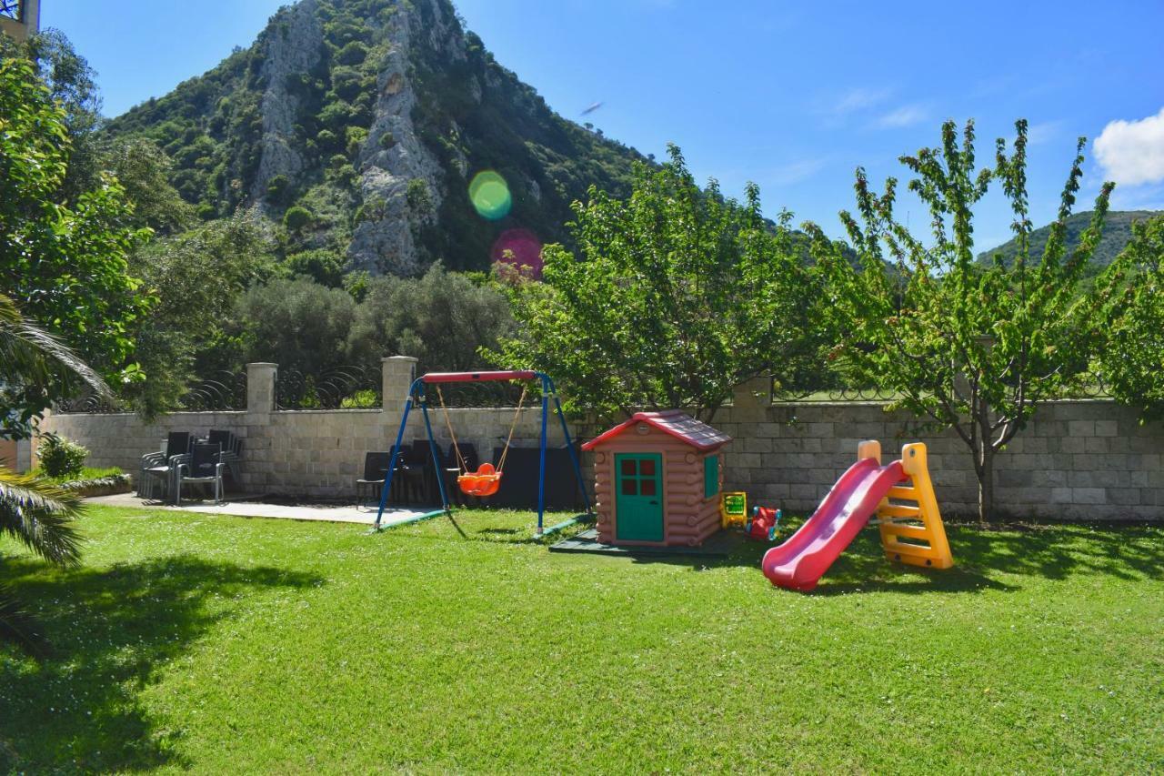 Villa Dolphin Apartments Petrovac Exterior photo