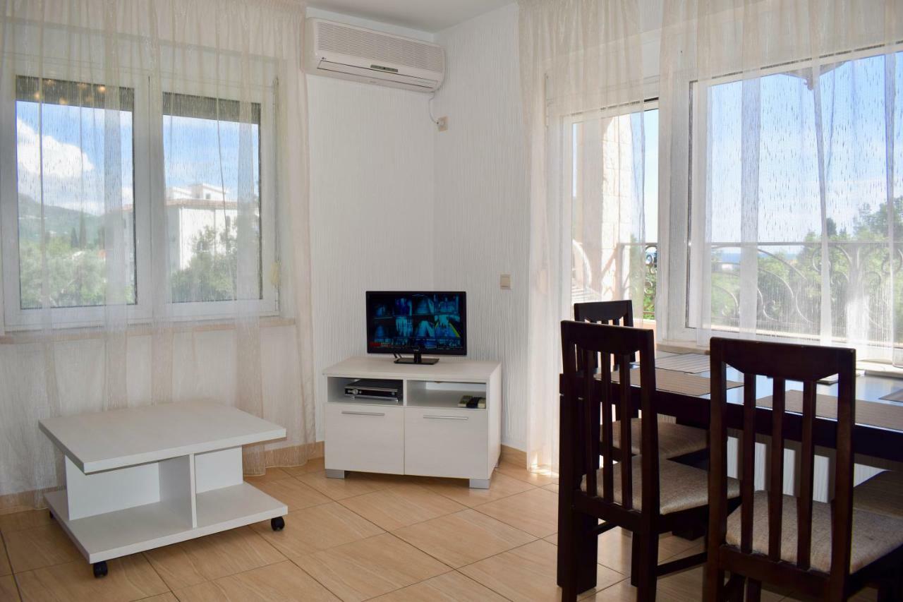 Villa Dolphin Apartments Petrovac Exterior photo