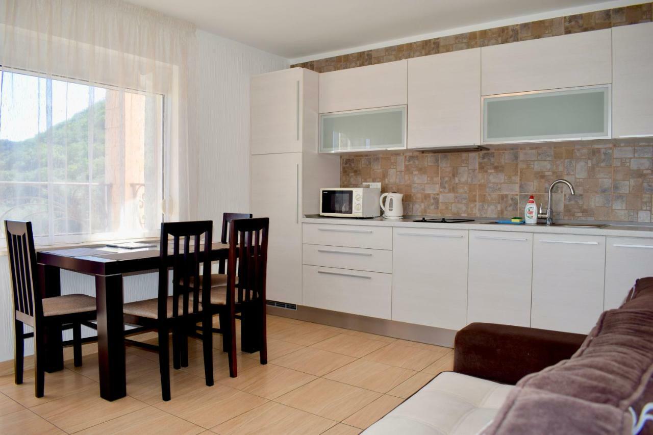 Villa Dolphin Apartments Petrovac Exterior photo