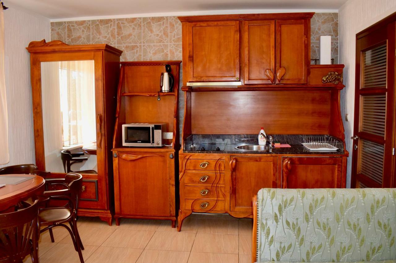 Villa Dolphin Apartments Petrovac Exterior photo