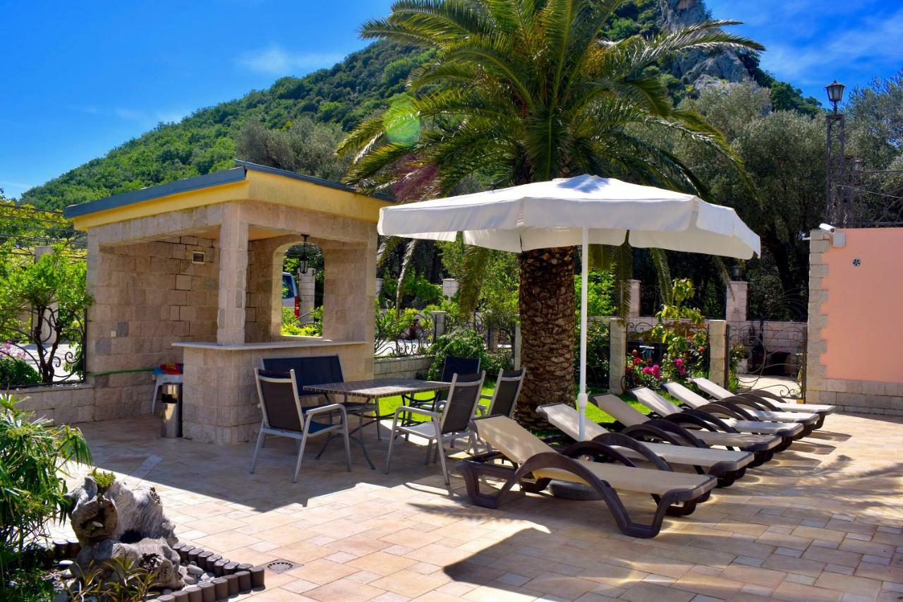 Villa Dolphin Apartments Petrovac Exterior photo